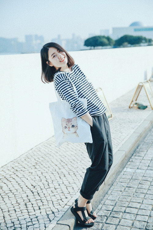 男子篮球加强体能与技能双重训练提高比赛表现,篮球体能力量训练方法