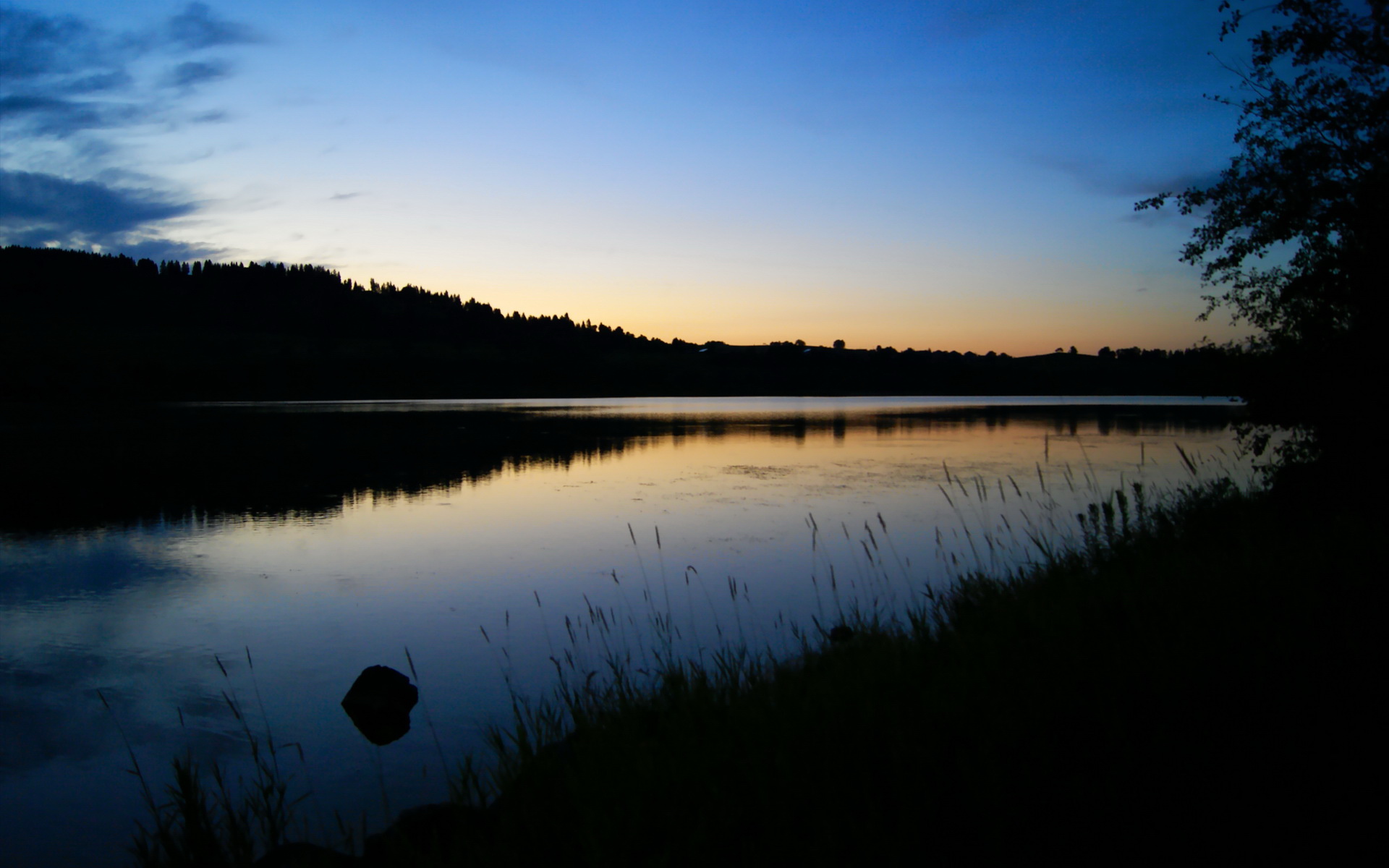 詹姆斯末节连得十分湖人稳住局势,詹姆斯刚到湖人