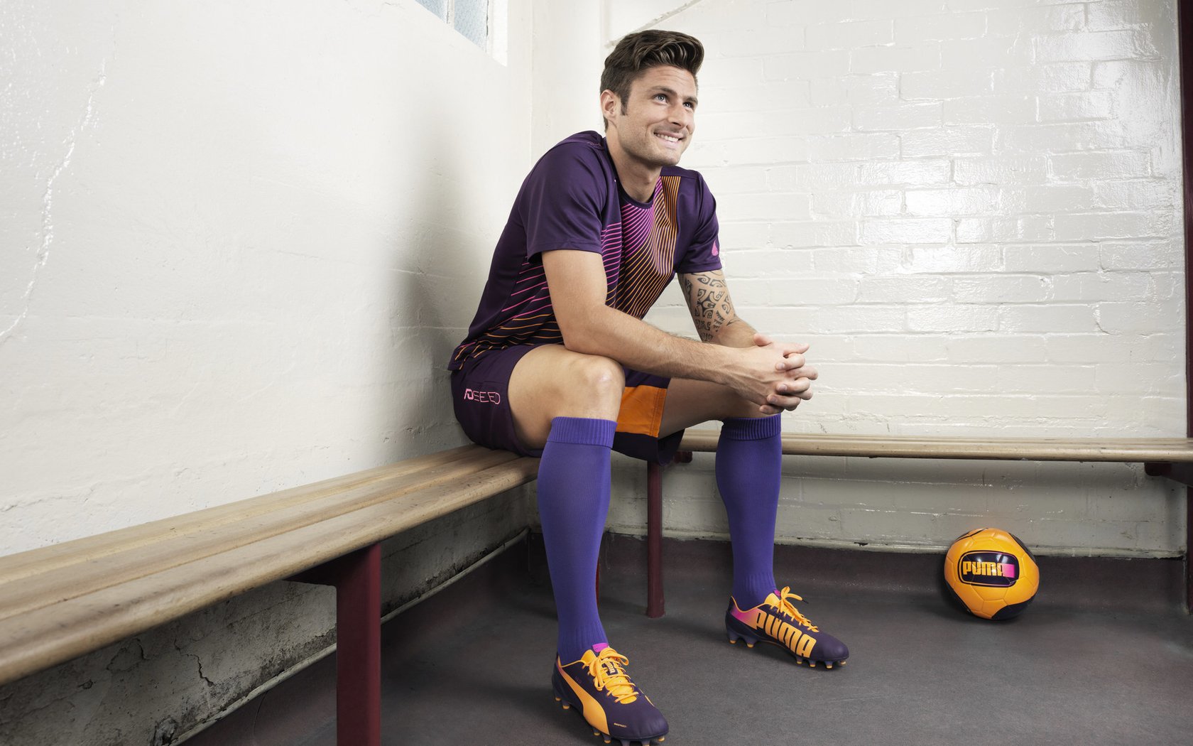 乐鱼官方登录入口-足球分析深入解读技战术布局与青训成效，足球的技战术分析